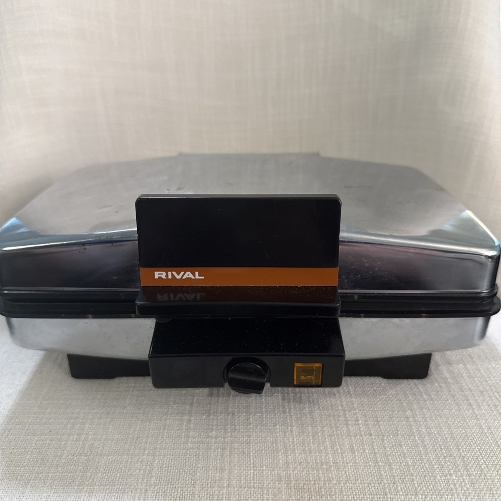 Vintage Rival Waffle or Pizzelle Maker w/Reversible Plates Model 9705 - Tested